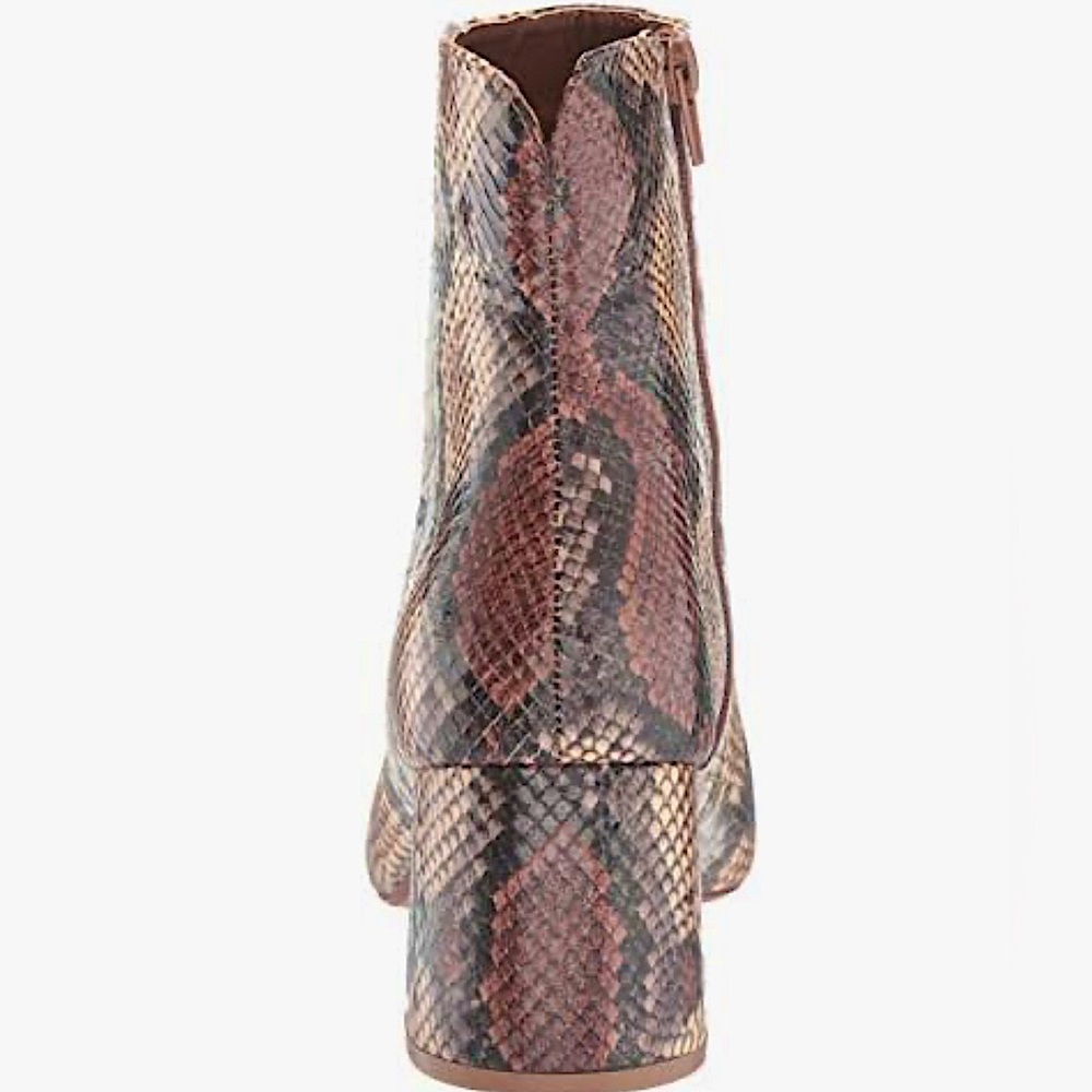 Chinese Laundry Women's Davinna Ankle Boot
DAVINNA SNAKE
Sz 7
NWT - Picture 5 of 8